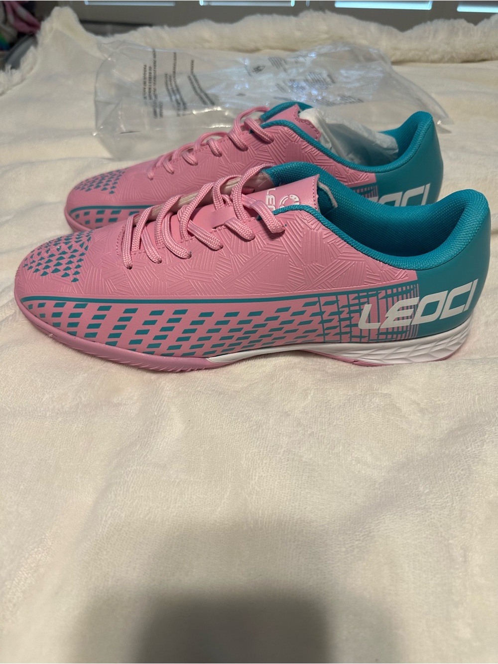 LEOCI Pink & Teal Athletic Shoes